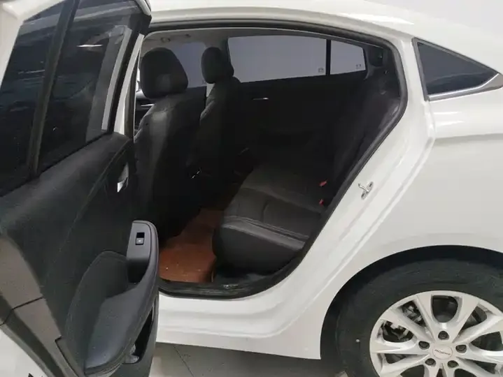 Roewe i5 2023 1.5L CVT Deluxe Edition 11