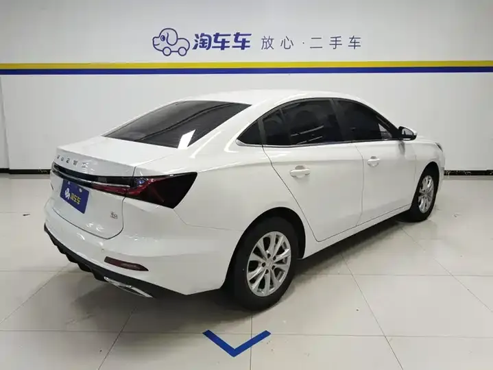 Roewe i5 2023 1.5L CVT Deluxe Edition 3