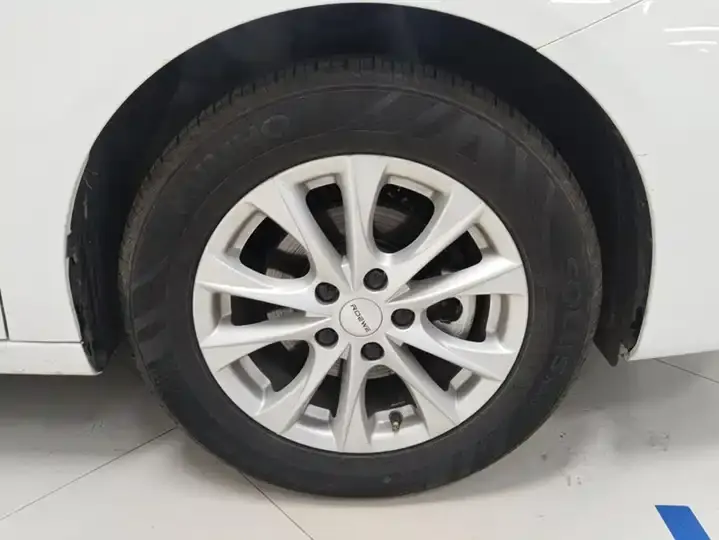 Roewe i5 2023 1.5L CVT Deluxe Edition 6