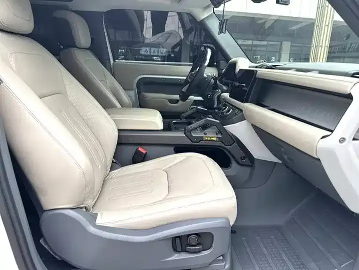 Land Rover Guard 2022 90 2.0T P300 Tiger Ambition Edition 9