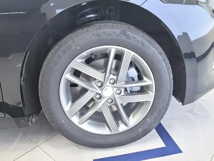 HongQi E-QM5 2025 500km Travel Edition 6