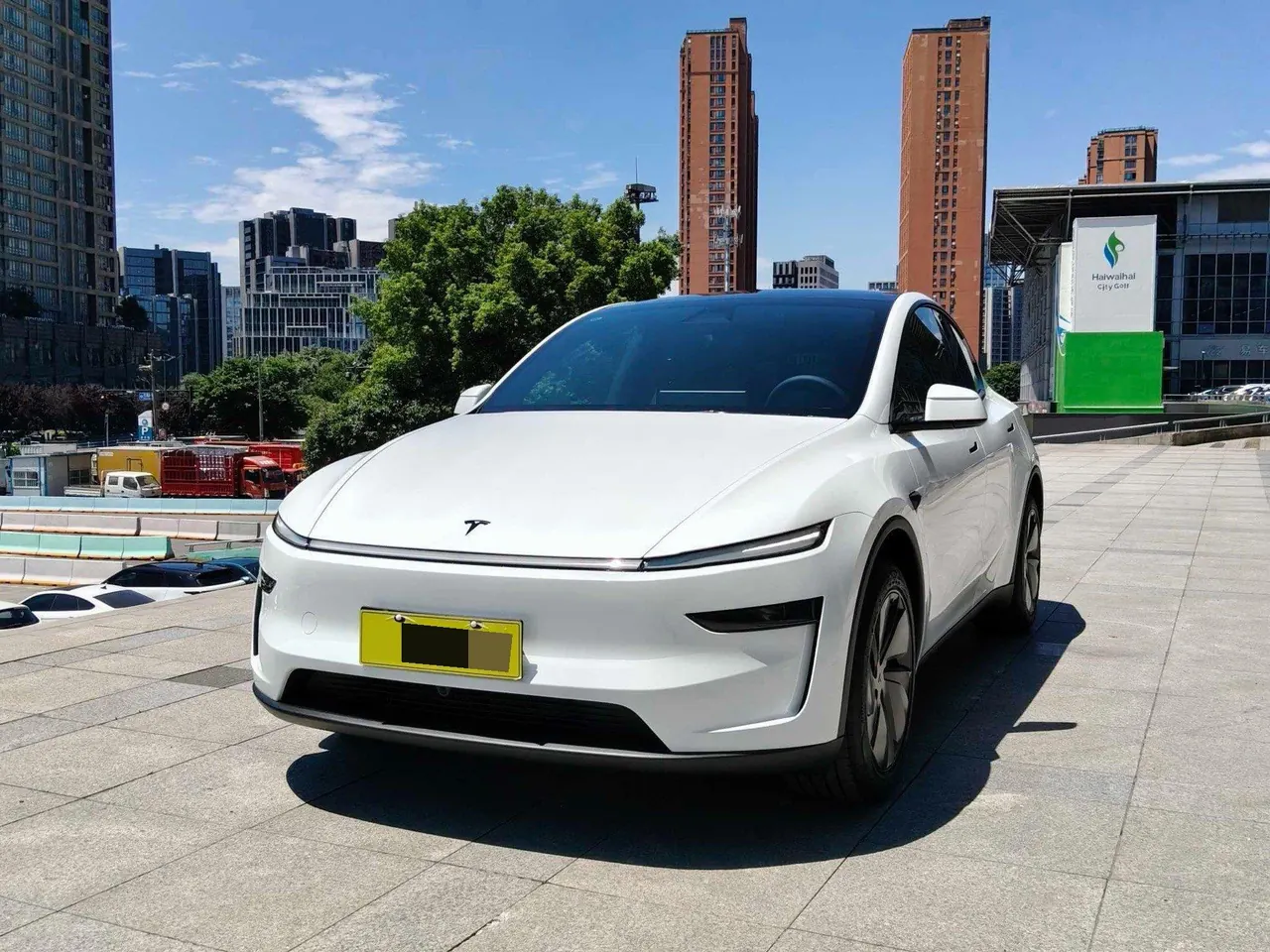 Tesla 2026 Model Y Rear-Wheel-Drive Automatic - View 1