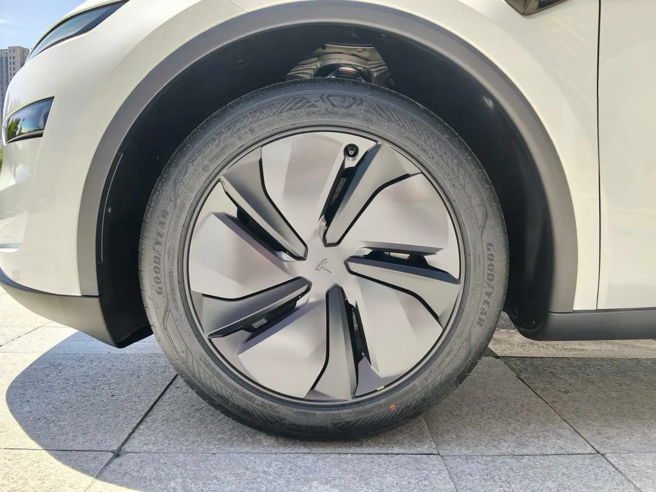 Tesla 2026 Model Y Rear-Wheel-Drive Automatic 10