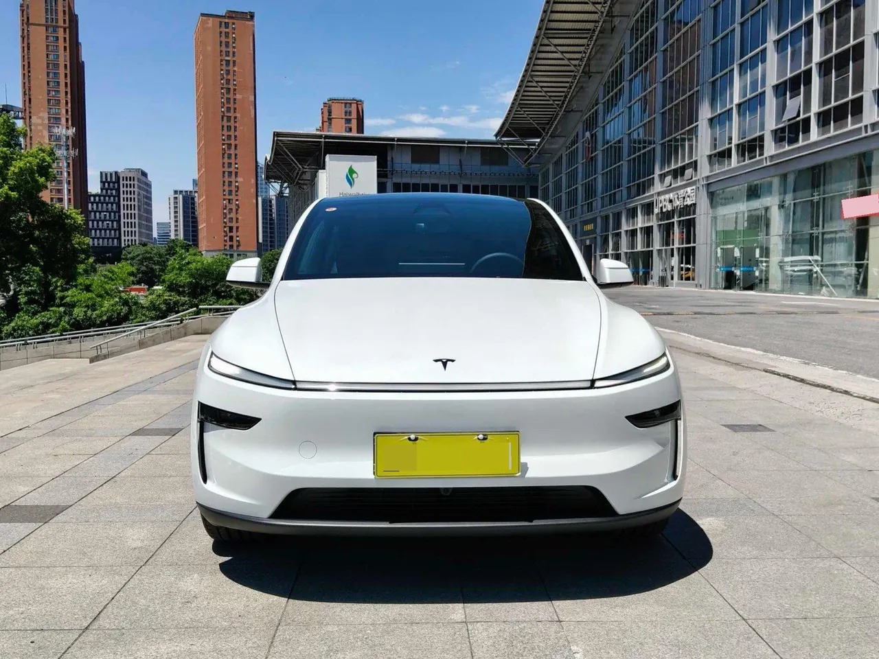 Tesla 2026 Model Y Rear-Wheel-Drive Automatic 3