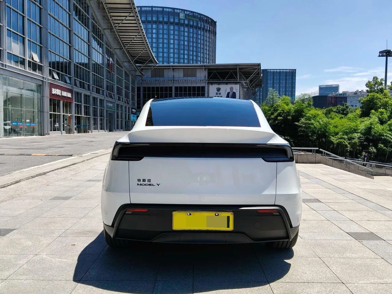 Tesla 2026 Model Y Rear-Wheel-Drive Automatic 6