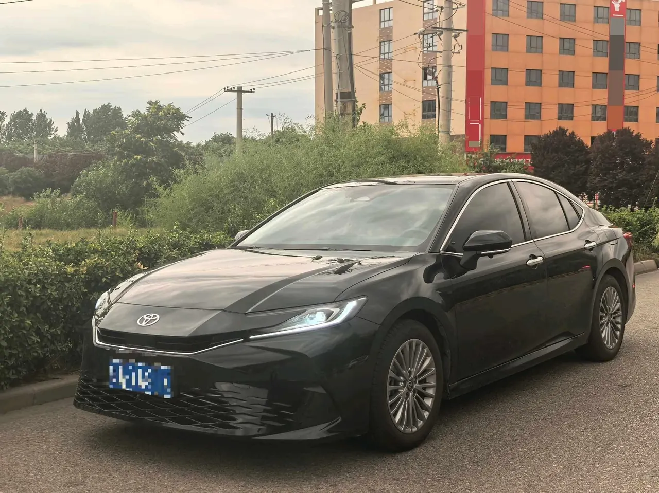 Open image lightbox: Toyota 2024 Camry 2.0GVP Stepless Deluxe Edition Automatic Transmission