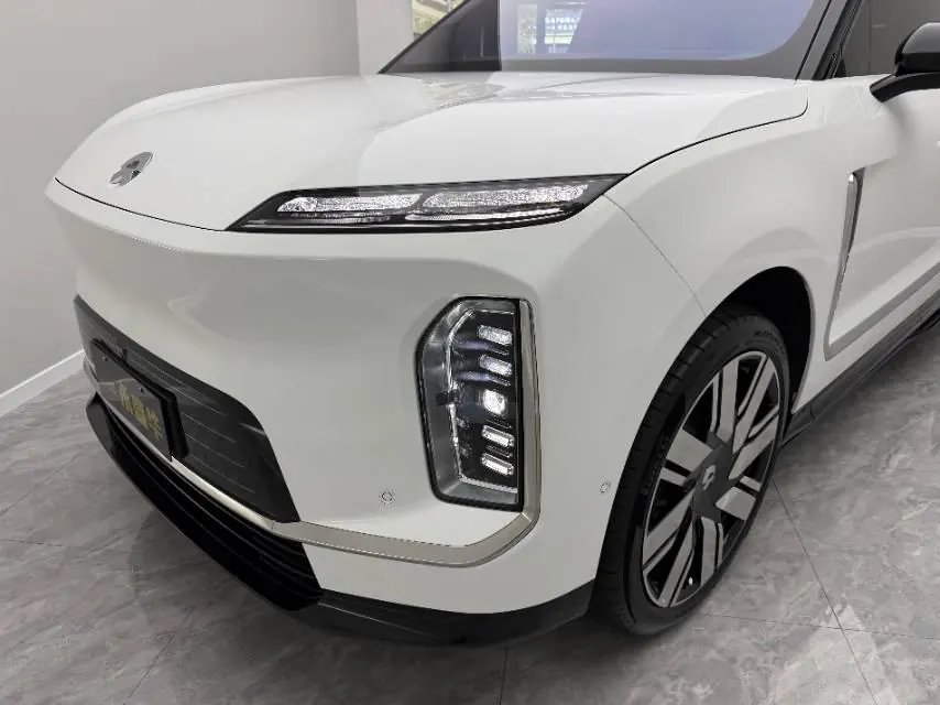 NIO 2026 ES 9 102kWh Administrative Island Signature Edition Automatic Gear 3