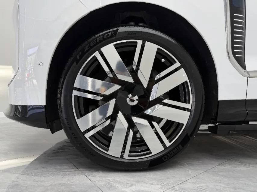 NIO 2026 ES 9 102kWh Administrative Island Signature Edition Automatic Gear 5