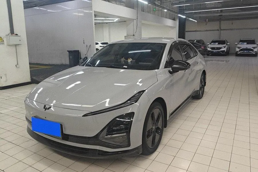 Open image lightbox: WuLing 2024 Starlight EV Co-creation 510 Advanced Automatic Gear