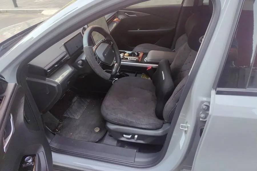 WuLing 2024 Starlight EV Co-creation 510 Advanced Automatic Gear 3