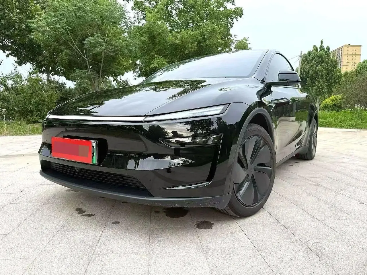 Open image lightbox: Tesla 2025 Model Y rear-wheel drive version automatic transmission