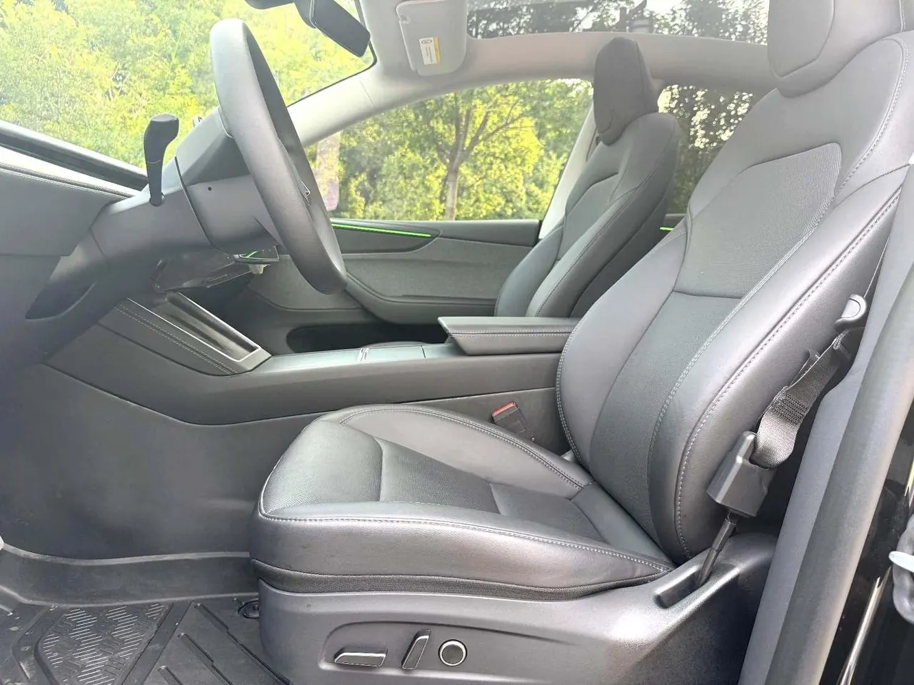 Tesla 2025 Model Y rear-wheel drive version automatic transmission 10