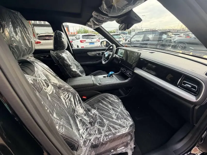 Trumpchi 2025 GS8 2.0TGDI Leading Series, Two-Wheel Drive Luxury Version, 5-Seater, Automatic Transmission 7