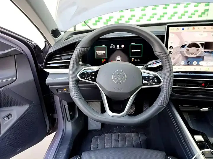 Passat 2025 Pro 380TSI Dragon Edition 11