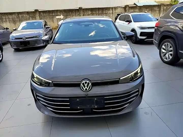Passat 2025 Pro 380TSI Dragon Edition 3
