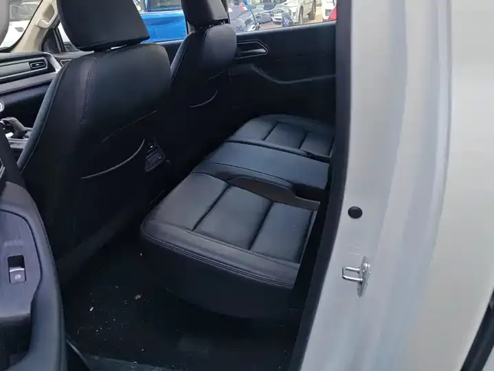 Gun 2024 2.4T Passenger Edition Automatic Diesel Four-wheel Drive Comfort Model 11