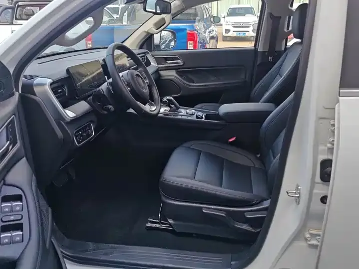 Gun 2024 2.4T Passenger Edition Automatic Diesel Four-wheel Drive Comfort Model 9