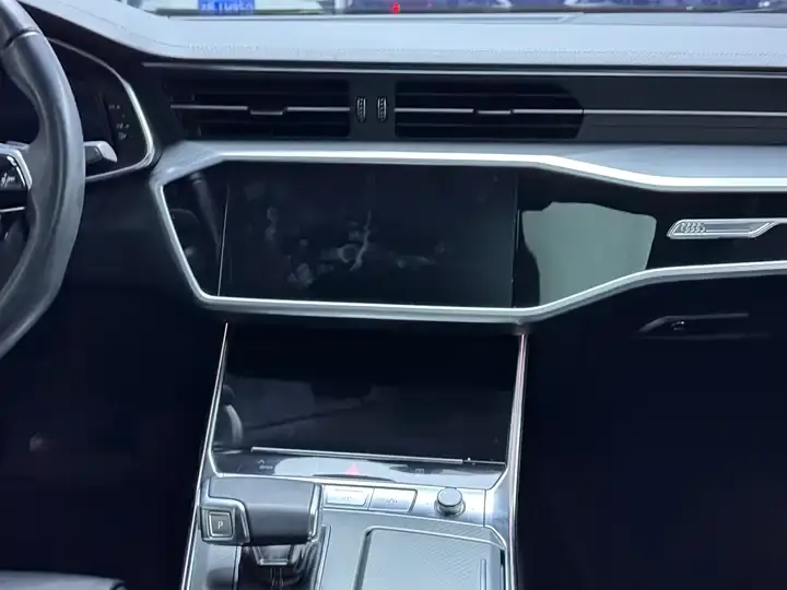 Audi A7 2024 45 TFSI Selection 12