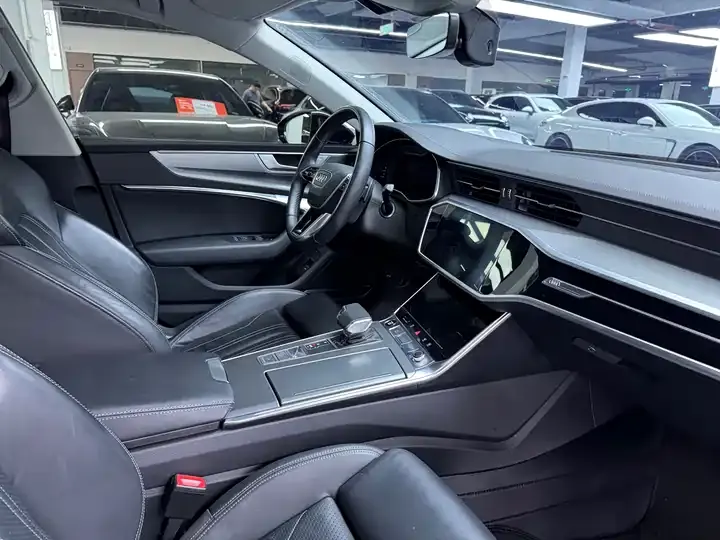 Audi A7 2024 45 TFSI Selection 9