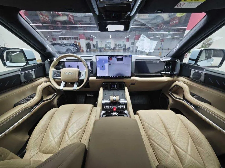 FangChengBao 2025 Leopard 8 2.0T Stepless Zhiyong Flagship Edition 6-seat Automatic Gear 4