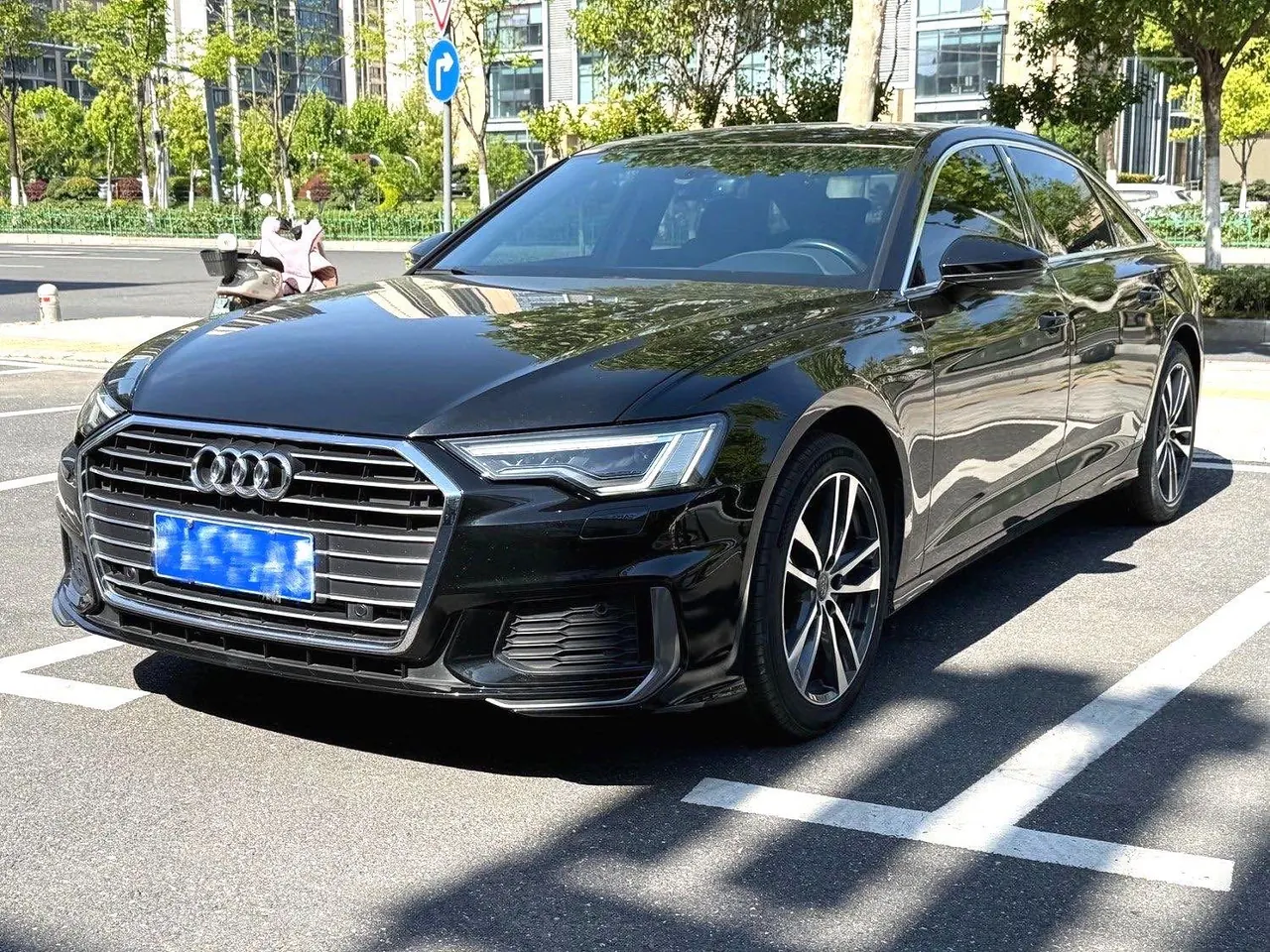 Audi 2021 A6L 2.0TFSI 40TFSI Deluxe Dynamic Automatic - View 1