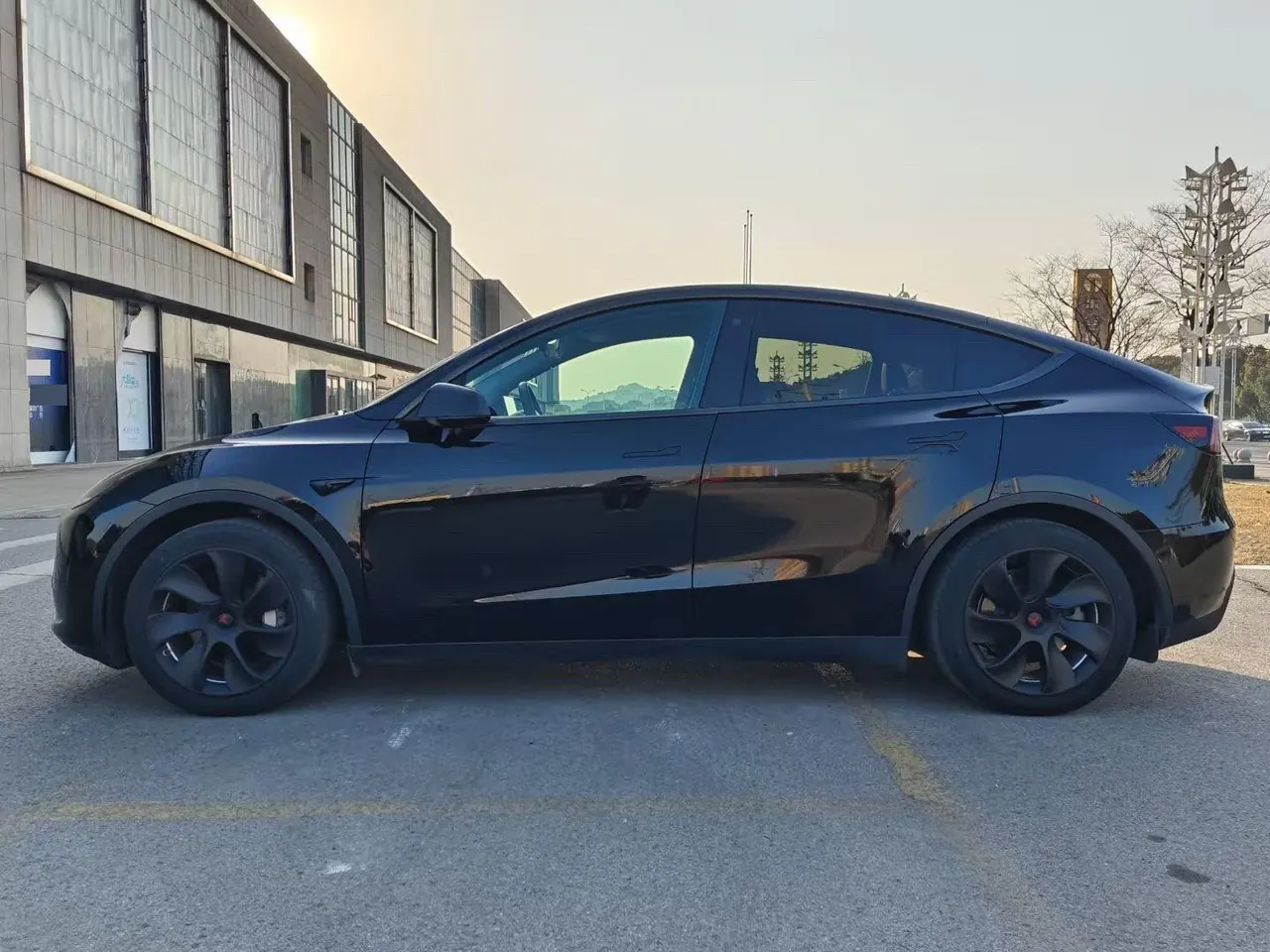 Tesla 2024 Model Y rear-wheel drive version automatic transmission 2