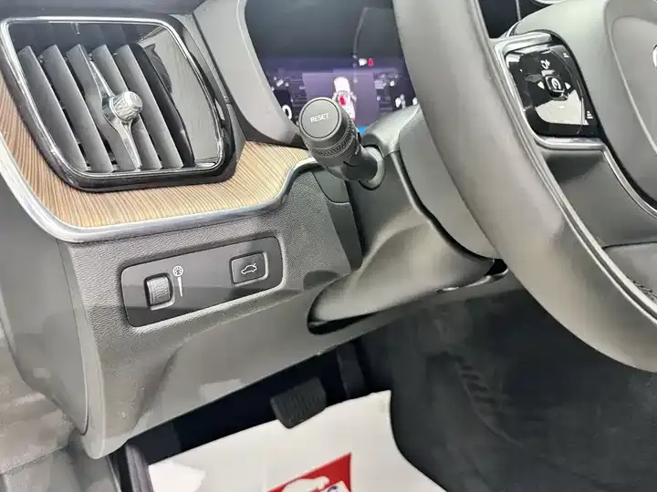 Volvo XC60 2022 B5 4WD Zhiyuan Deluxe Edition 10