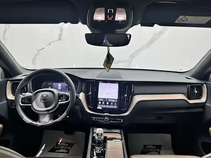 Volvo XC60 2022 B5 4WD Zhiyuan Deluxe Edition 11