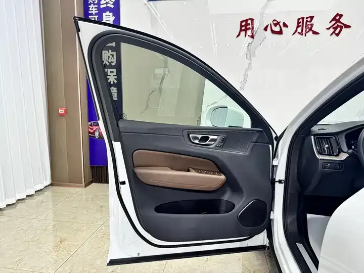 Volvo XC60 2022 B5 4WD Zhiyuan Deluxe Edition 9