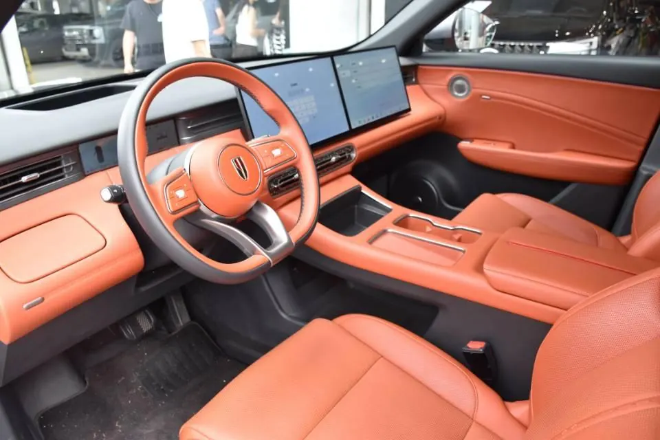 HongQi 2026 HS6 PHEV 1.5T 220 Four-wheel Drive Smart Hybrid Automatic Gear 12