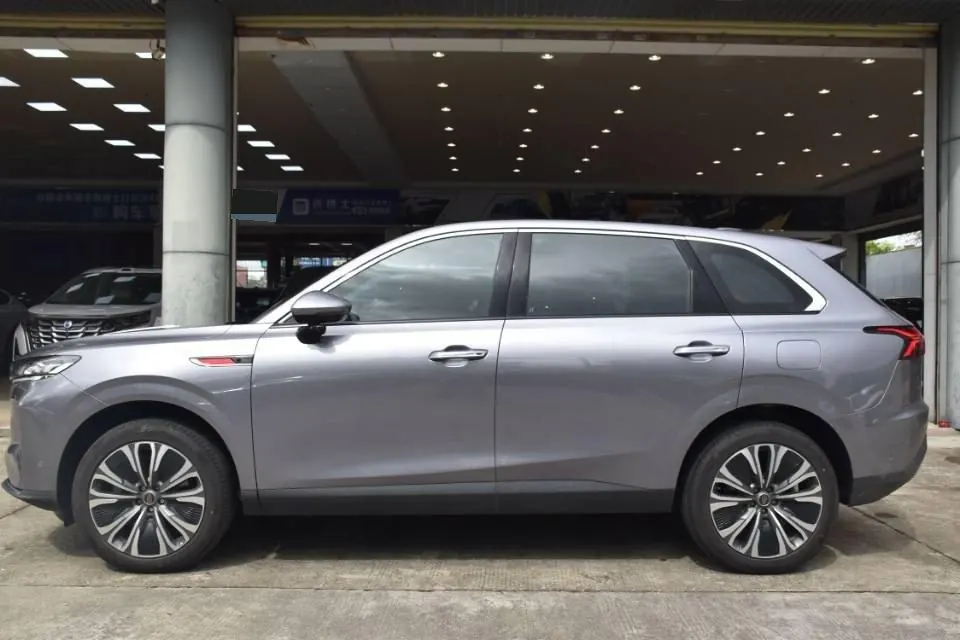 HongQi 2026 HS6 PHEV 1.5T 220 Four-wheel Drive Smart Hybrid Automatic Gear 9