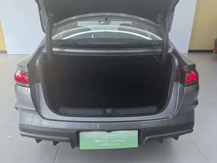 2025 Qin L DM-i Intelligent Driving Version 120KM Leading Model 5