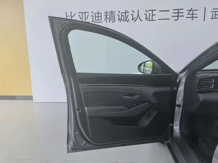 2025 Qin L DM-i Intelligent Driving Version 120KM Leading Model 7