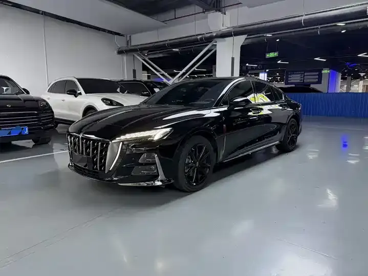 Открыть галерею: HongQi H6 2024 2.0T Zhishang Edition