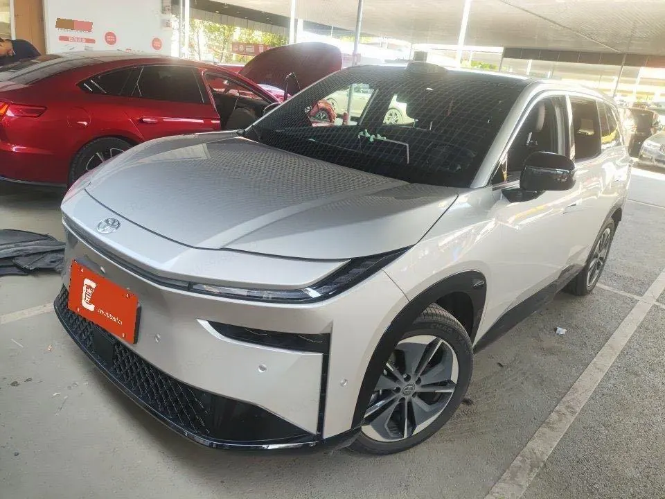 Toyota 2025 Platinum Intelligence 3X 520 Pro Advanced Intelligence Driving Edition Automatic Gear - View 1