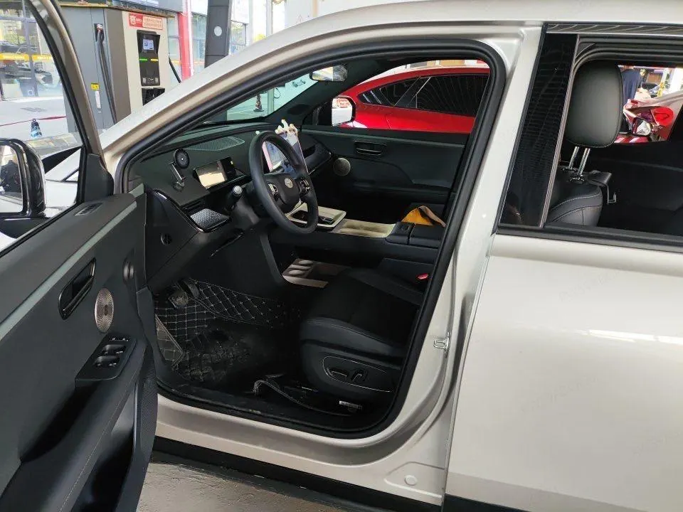 Toyota 2025 Platinum Intelligence 3X 520 Pro Advanced Intelligence Driving Edition Automatic Gear 2