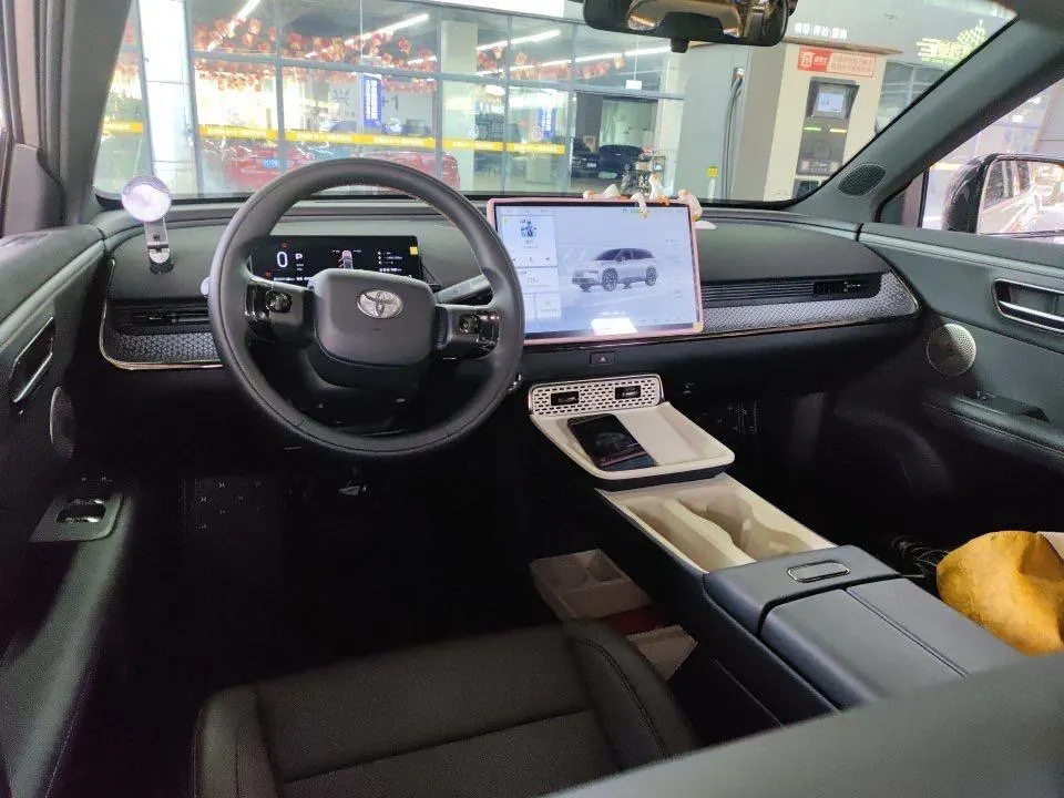 Toyota 2025 Platinum Intelligence 3X 520 Pro Advanced Intelligence Driving Edition Automatic Gear 4