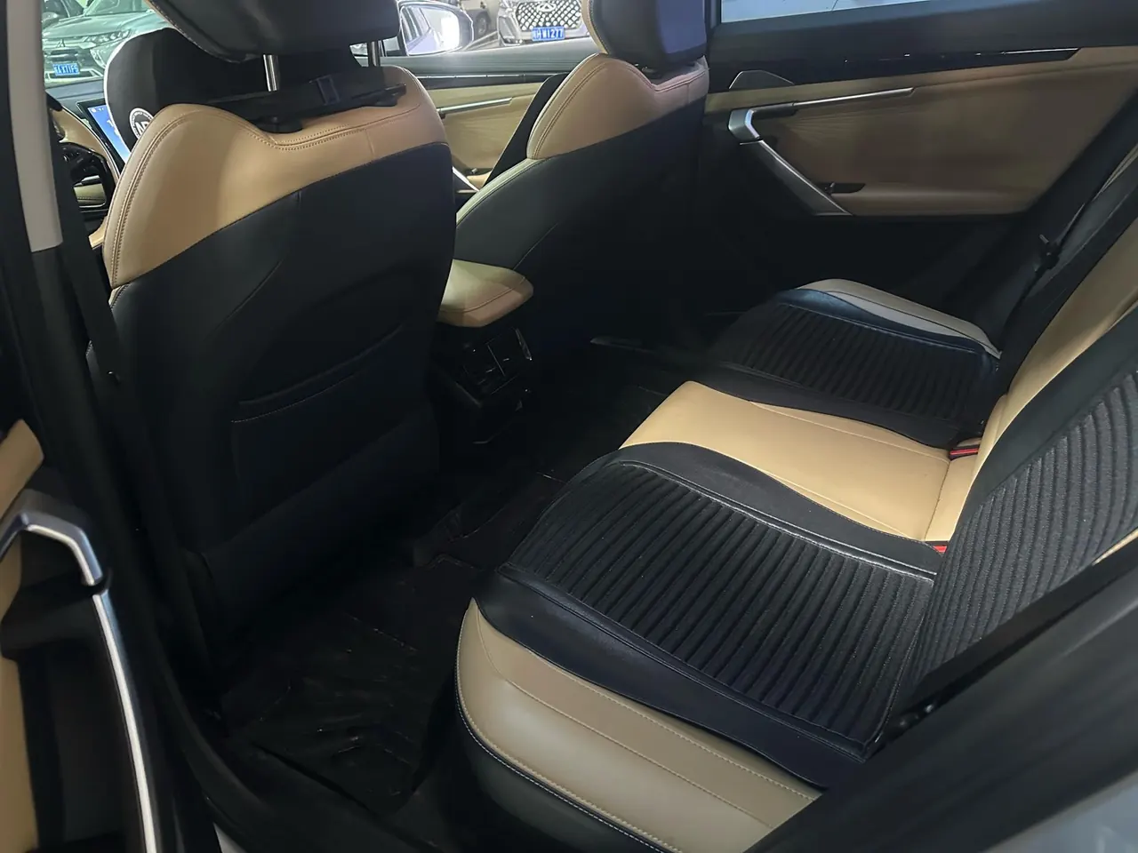 Geely 2023 Boyue L 1.5TD Honorable Automatic Transmission 3