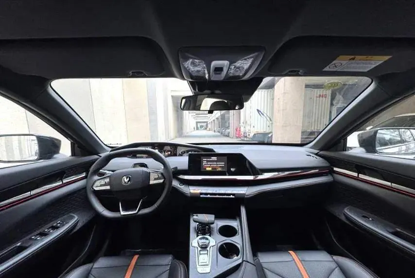 ChangAn 2024 UNI-V 1.5T Prestige Automatic 3