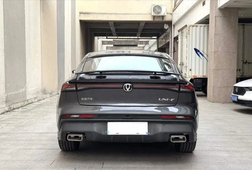 ChangAn 2024 UNI-V 1.5T Prestige Automatic 6