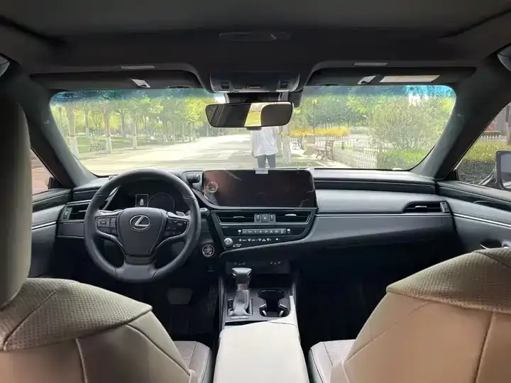 Lexus ES 2022 300h Premium Edition 5