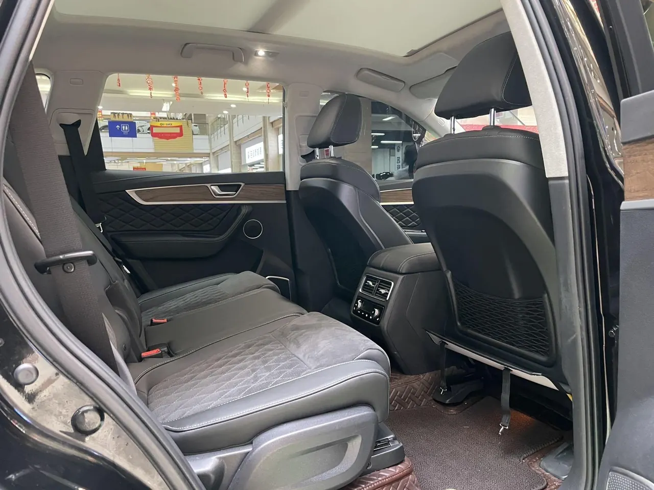 HongQi 2022 HS7 3.0T 4-wheel drive smart flag-sharing version 5-seat automatic gear 6