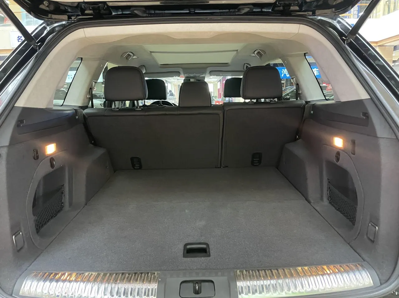 HongQi 2022 HS7 3.0T 4-wheel drive smart flag-sharing version 5-seat automatic gear 7