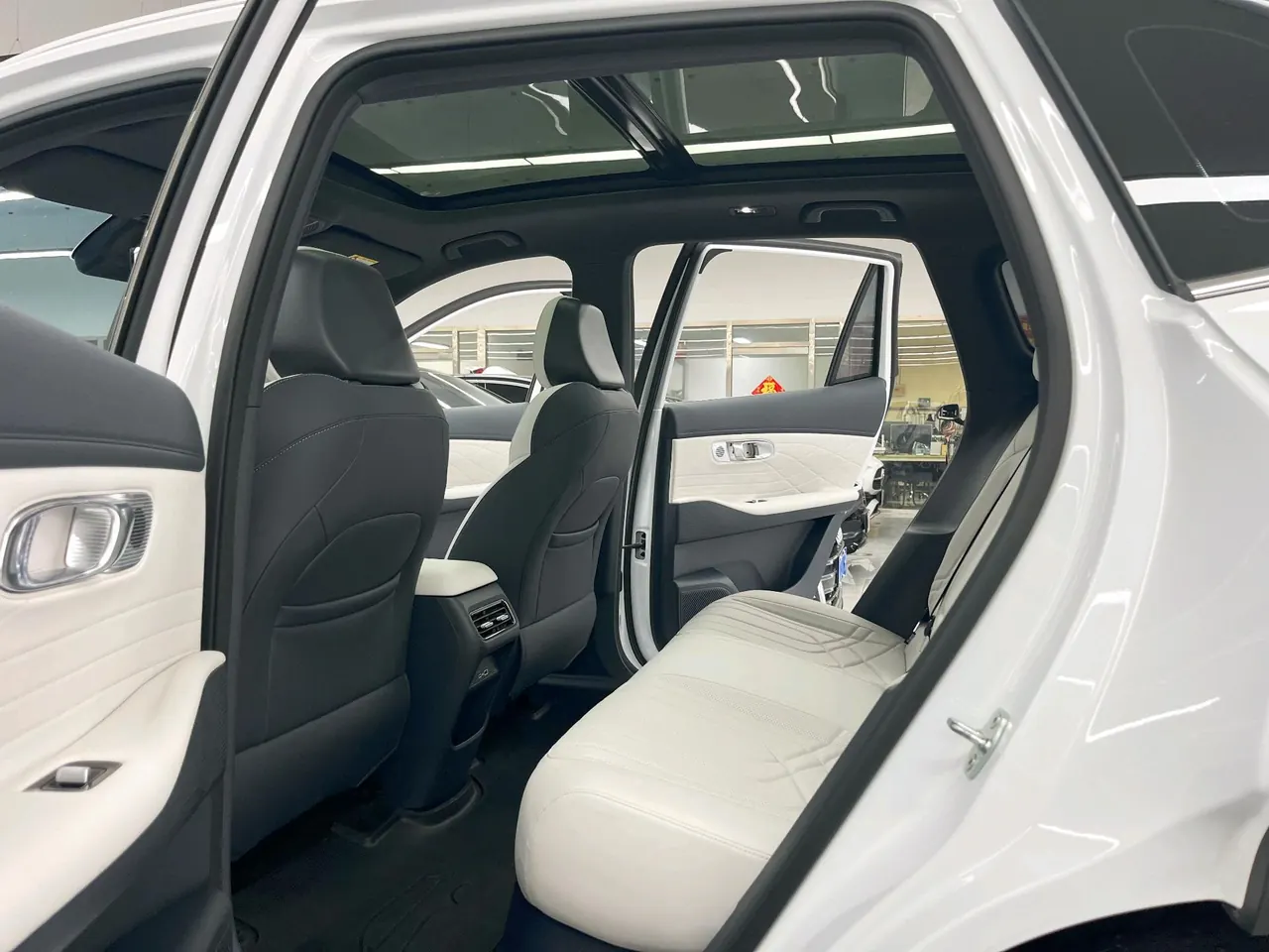 Geely Galaxy 2025 Starship 7 EM-i 1.5 120km Discovery Edition Automatic Gear 6