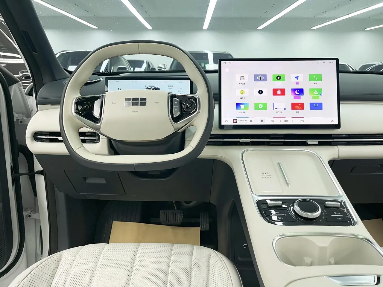 Geely Galaxy 2025 Starship 7 EM-i 1.5 120km Discovery Edition Automatic Gear 7
