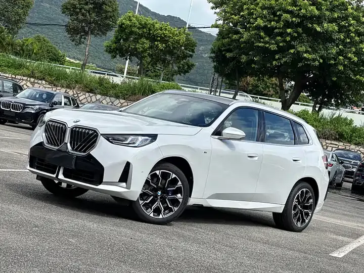 Open image lightbox: BMW X3 2025 xDrive30L exclusive M sports obsidian night suit