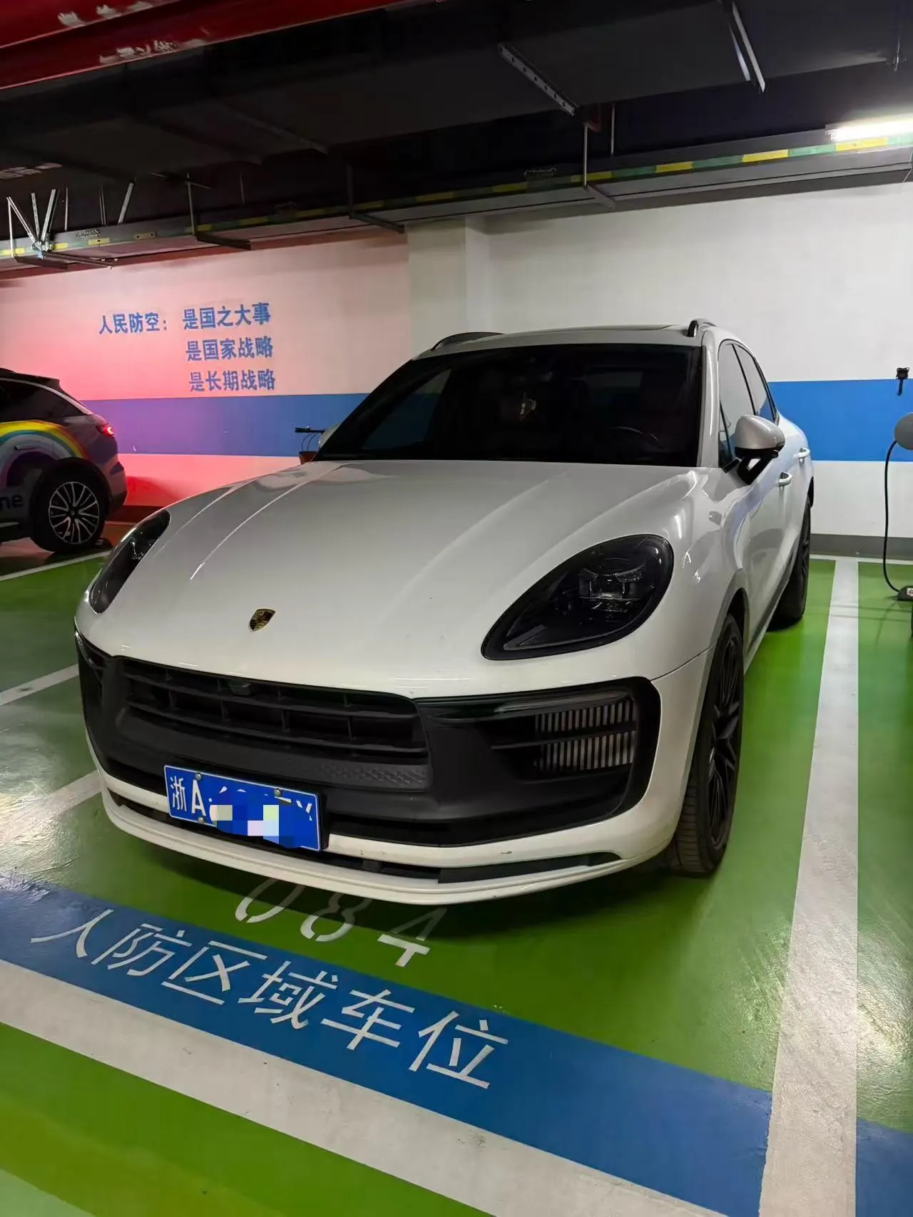 Открыть галерею: Porsche Macan (Imported) 2023 Macan GTS 2.9T Automatic