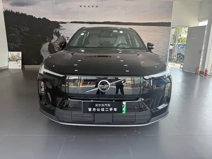 Volvo XC70 plug-in hybrid 2026 four-wheel drive long battery life Core 3