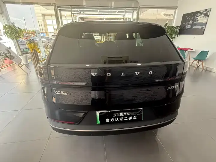 Volvo XC70 plug-in hybrid 2026 four-wheel drive long battery life Core 7