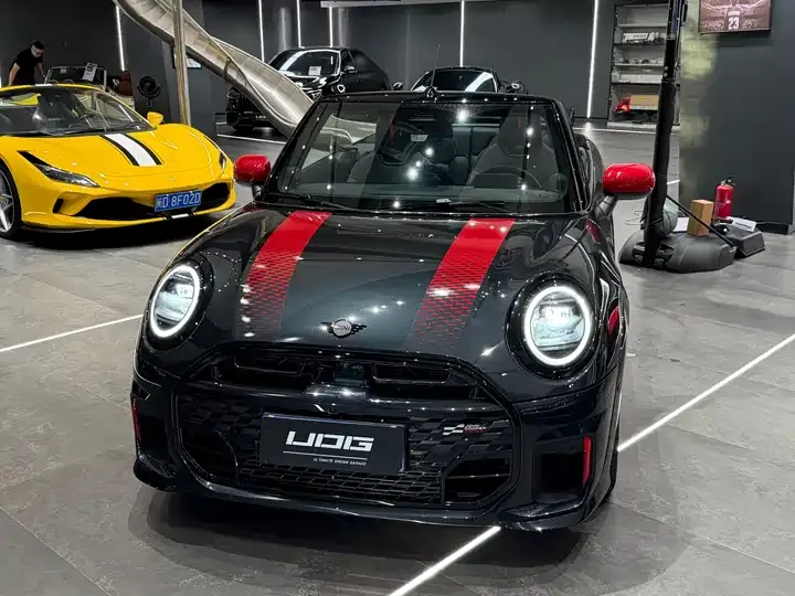 Открыть галерею: MINI JCW 2025 JOHN COOPER WORKS CABRIO